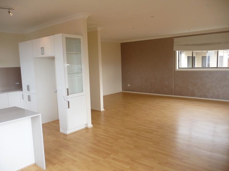 7 & 7a Barina Avenue, Lake Heights NSW 2502