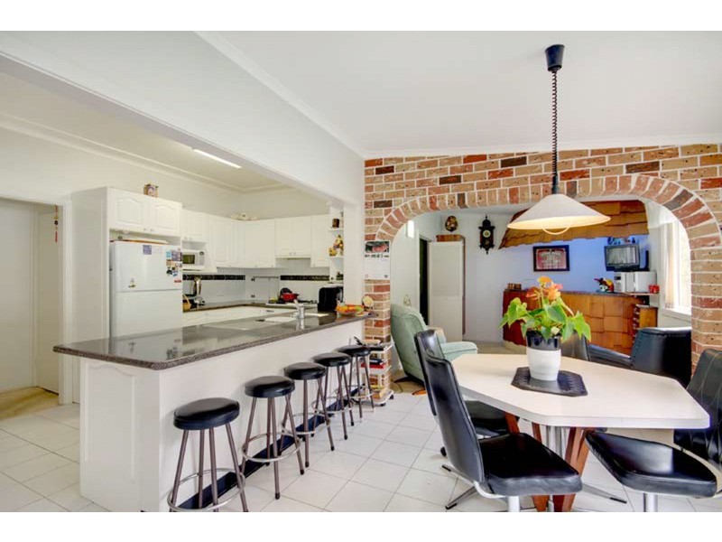25 Stanleigh Crescent, West Wollongong NSW 2500