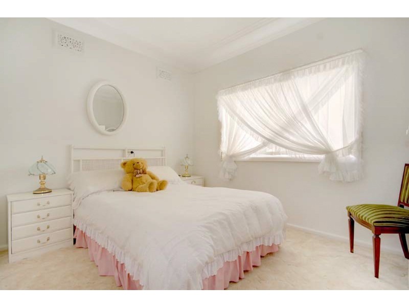 25 Stanleigh Crescent, West Wollongong NSW 2500