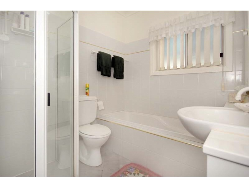 25 Stanleigh Crescent, West Wollongong NSW 2500