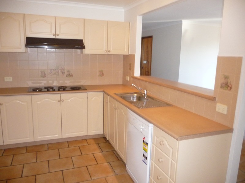 27 Matthews  Drive, Mount Warrigal NSW 2528