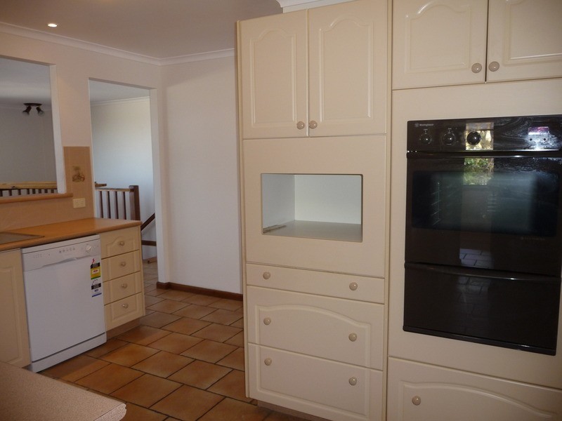 27 Matthews  Drive, Mount Warrigal NSW 2528