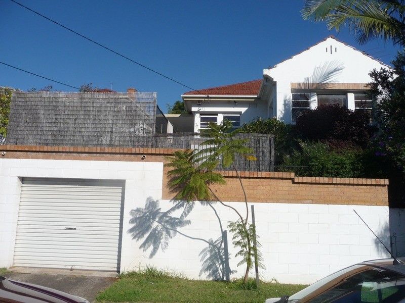 27 Rowland Avenue, Wollongong NSW 2500