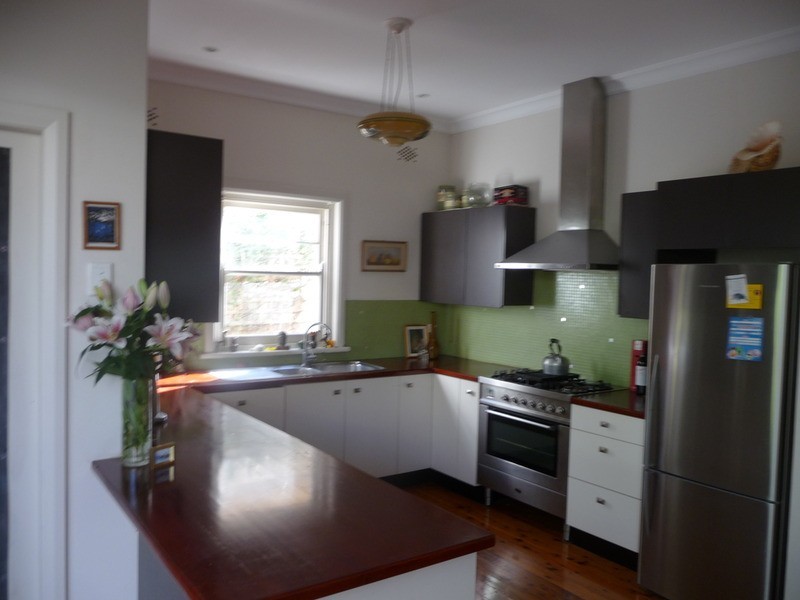 27 Rowland Avenue, Wollongong NSW 2500