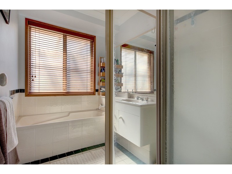 1 Robins Creek  Drive, Horsley NSW 2530