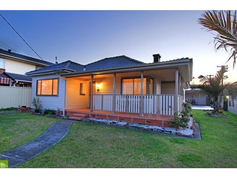 18 Cowper  Street, Fairy Meadow NSW 2519