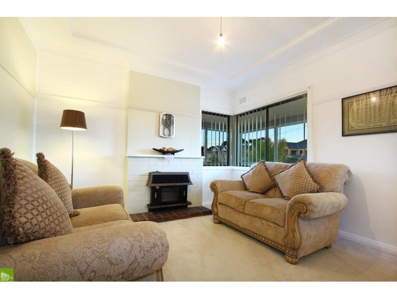 18 Cowper  Street, Fairy Meadow NSW 2519