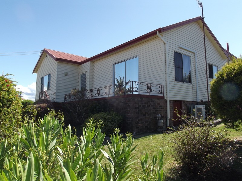 13 St Cloud Crescent, Lake Heights NSW 2502