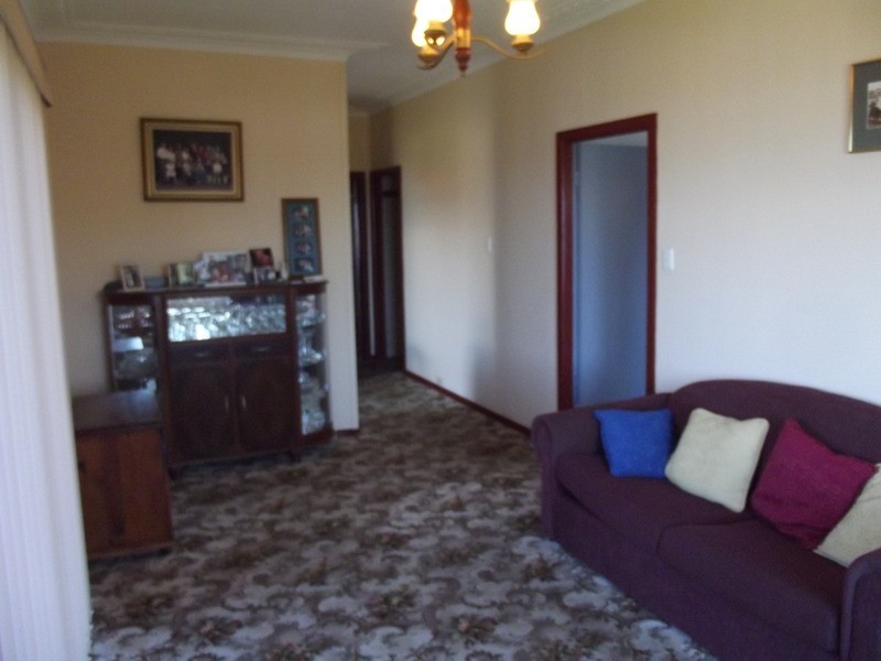 13 St Cloud Crescent, Lake Heights NSW 2502