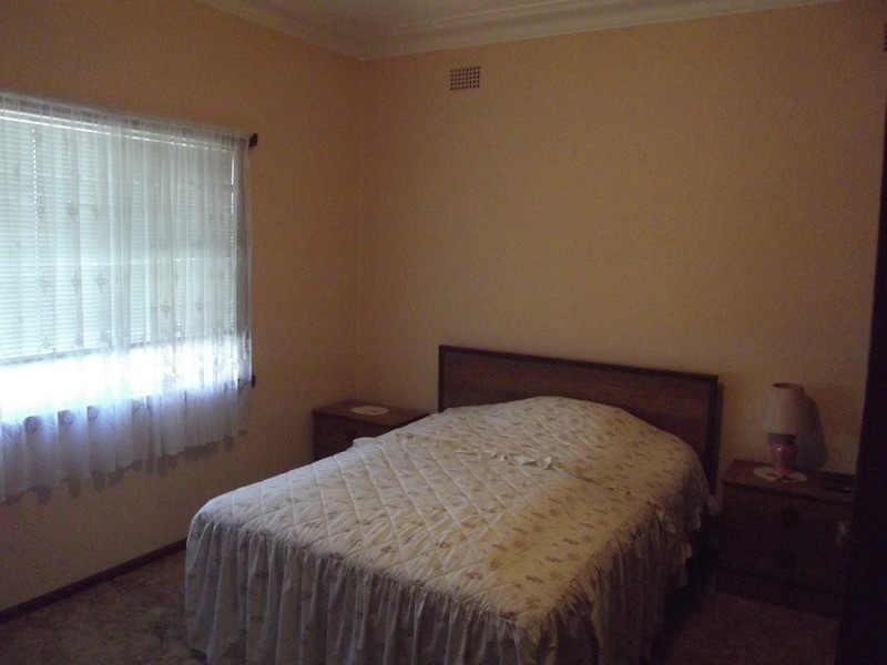 13 St Cloud Crescent, Lake Heights NSW 2502