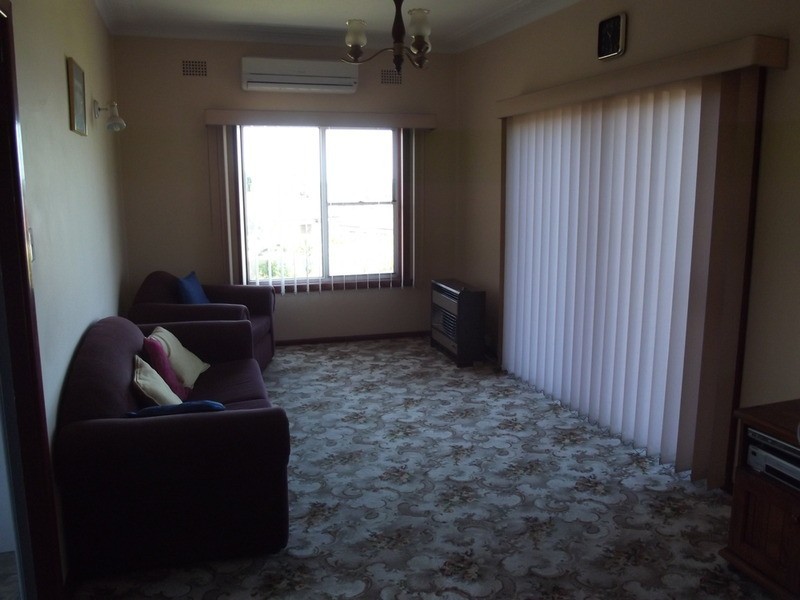 13 St Cloud Crescent, Lake Heights NSW 2502