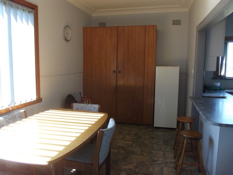 13 St Cloud Crescent, Lake Heights NSW 2502