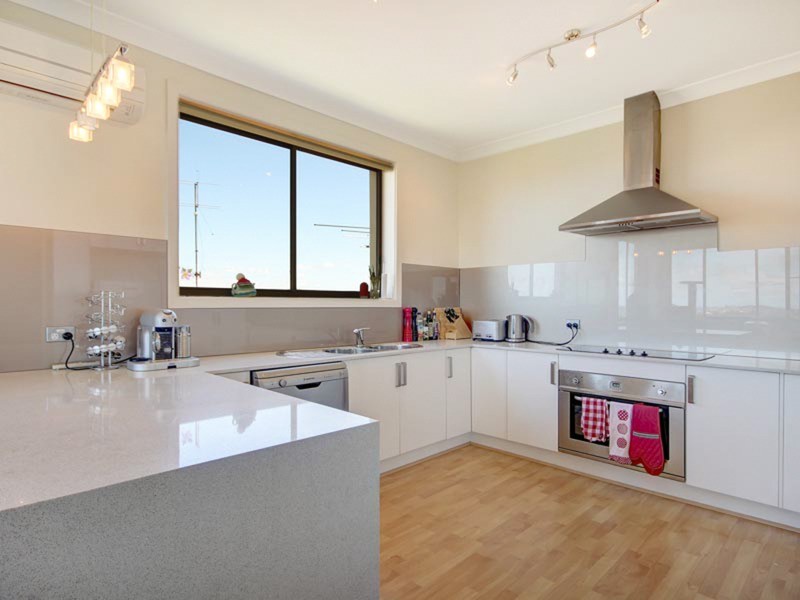 7 Barina Avenue, Lake Heights NSW 2502