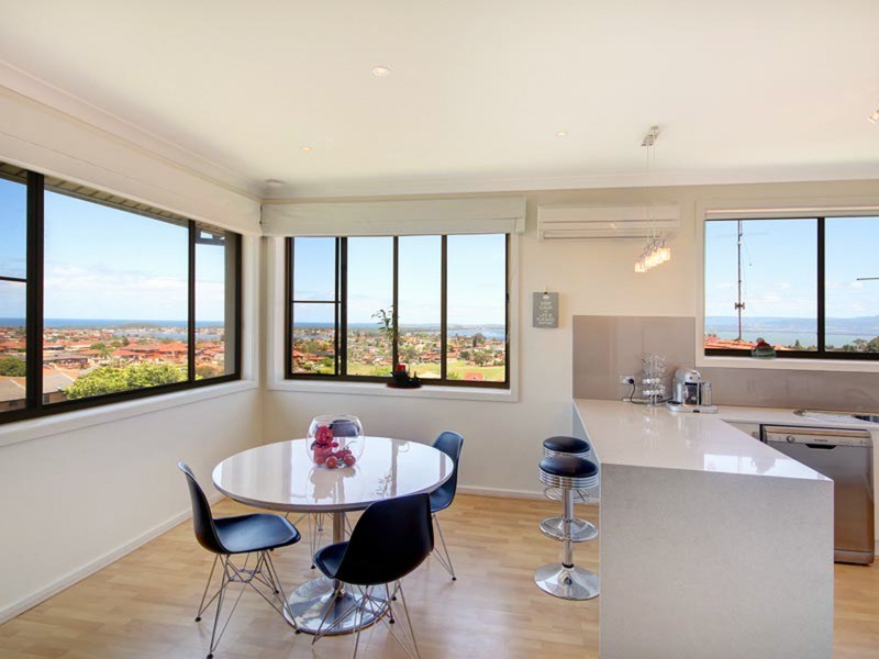 7 Barina Avenue, Lake Heights NSW 2502