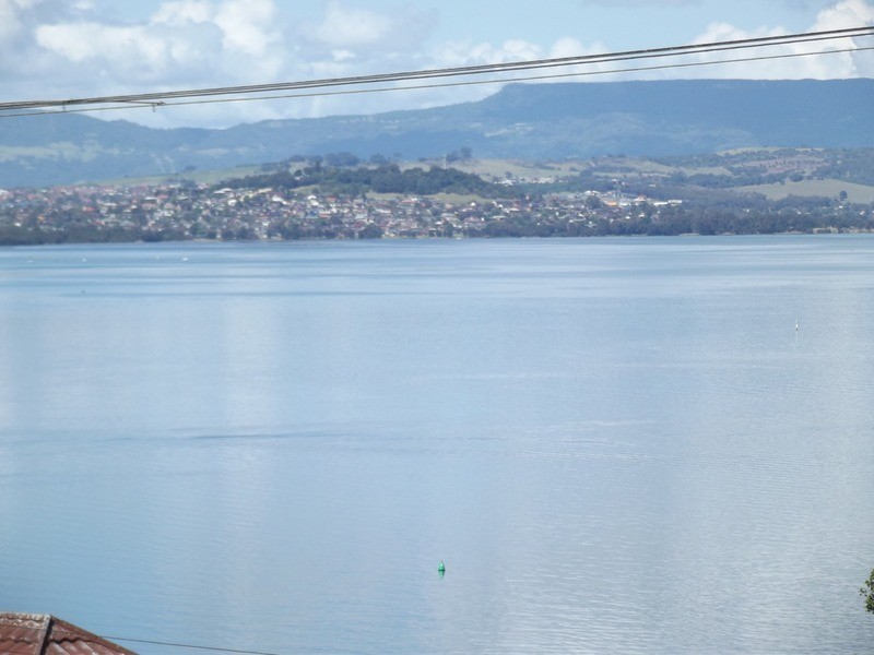 13 St Cloud Avenue, Lake Heights NSW 2502