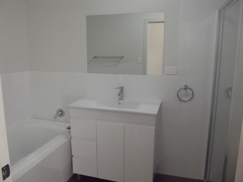 1/164 Shearwater Drive, Lake Heights NSW 2502