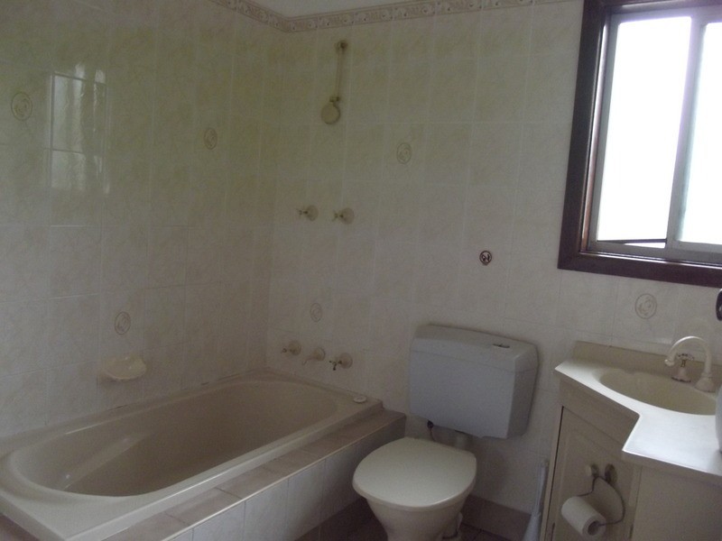 71 Lake Heights Road, Lake Heights NSW 2502