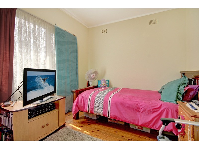7 Chalmers  Street, Balgownie NSW 2519