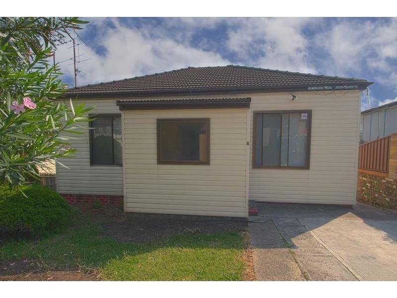 4 Cringila Street, Cringila NSW 2502