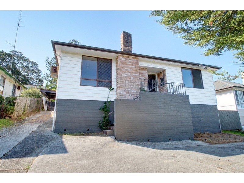 24 Maynes Parade, Unanderra NSW 2526