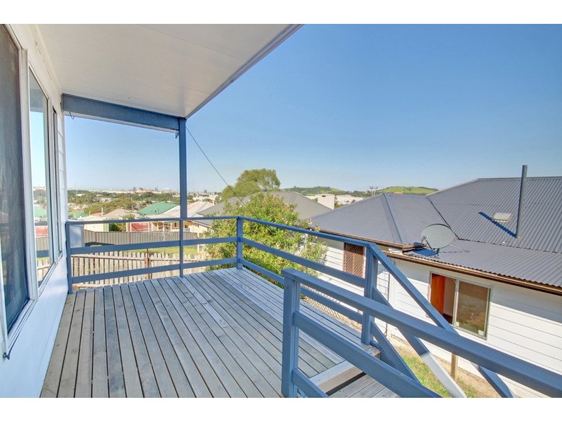 24A Maynes Parade, Unanderra NSW 2526