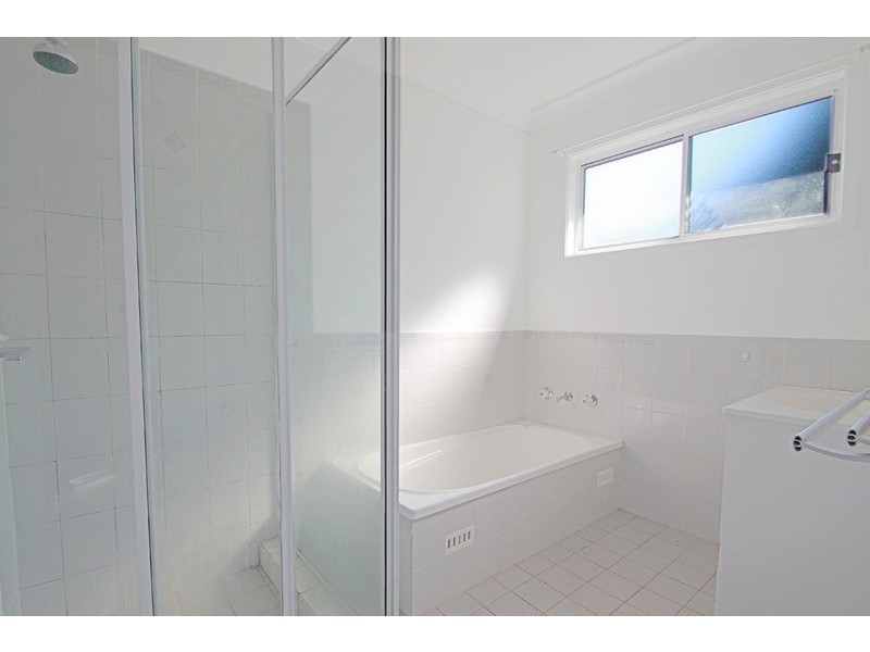 24A Maynes Parade, Unanderra NSW 2526