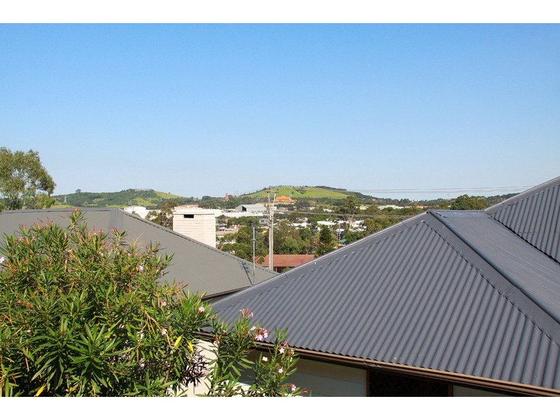 24A Maynes Parade, Unanderra NSW 2526