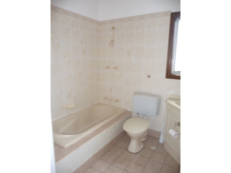 71 Lake Heights Road, Lake Heights NSW 2502