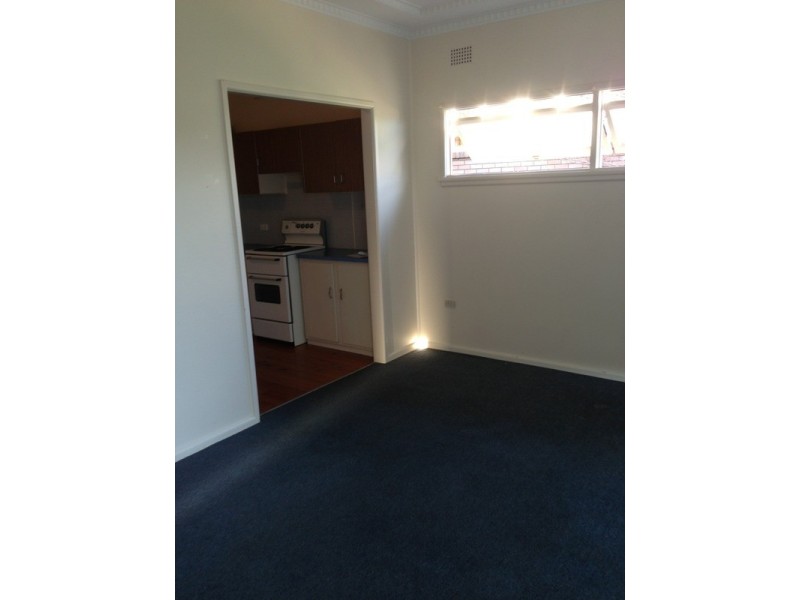 1/33 Stanleigh  Crescent, West Wollongong NSW 2500