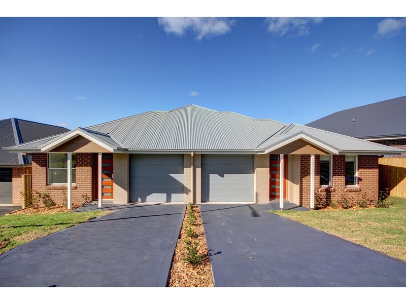 1/23 Yellow Rock  Road, Tullimbar NSW 2527