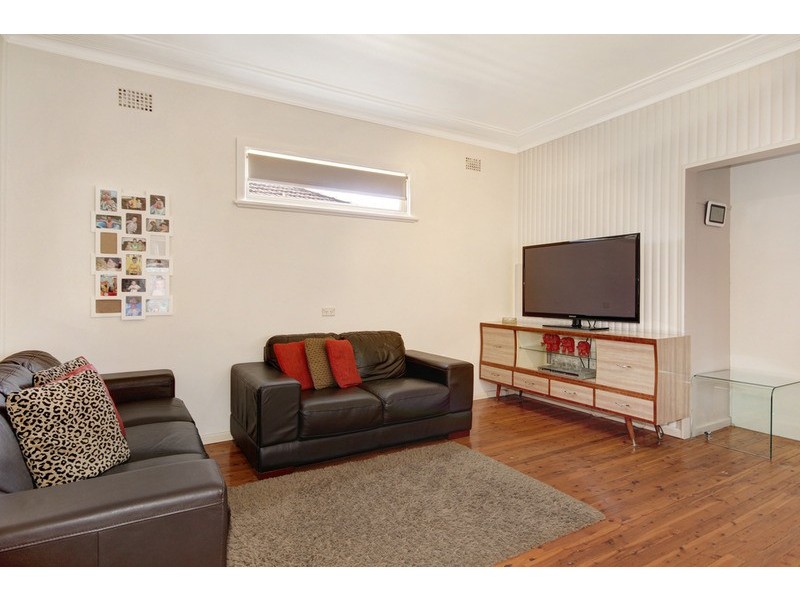 280 Gladstone Avenue, Mount Saint Thomas NSW 2500