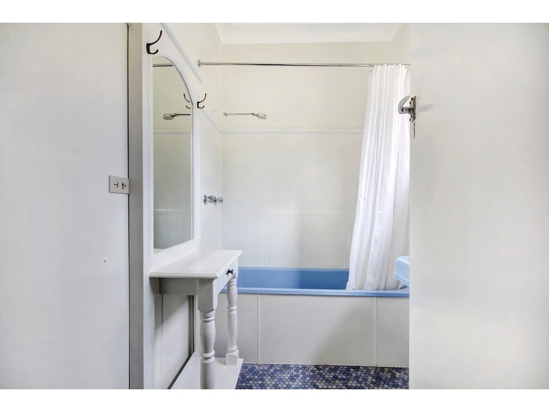 280 Gladstone Avenue, Mount Saint Thomas NSW 2500