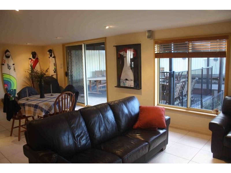 284 Gladstone Avenue, Mount Saint Thomas NSW 2500