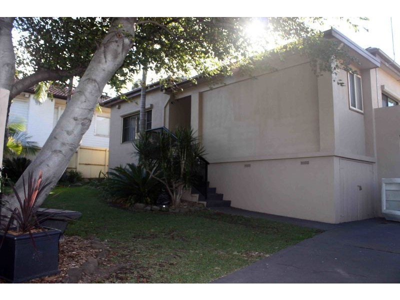 284 Gladstone Avenue, Mount Saint Thomas NSW 2500