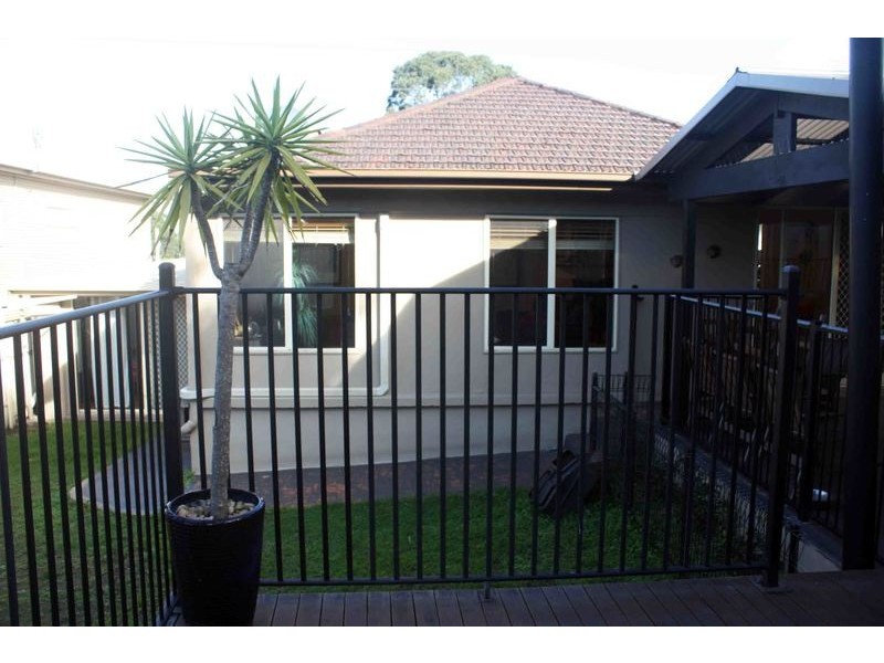 284 Gladstone Avenue, Mount Saint Thomas NSW 2500
