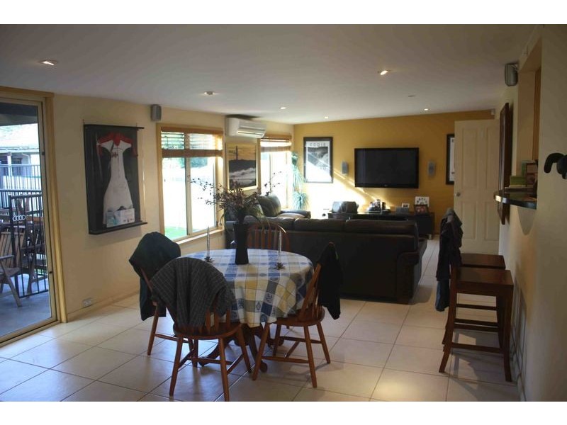 284 Gladstone Avenue, Mount Saint Thomas NSW 2500