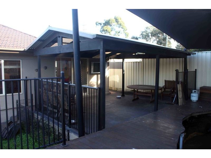 284 Gladstone Avenue, Mount Saint Thomas NSW 2500