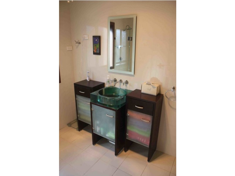 284 Gladstone Avenue, Mount Saint Thomas NSW 2500