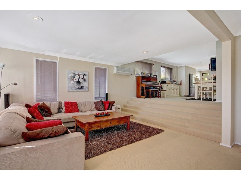 14 The Esplanade, Oak Flats NSW 2529