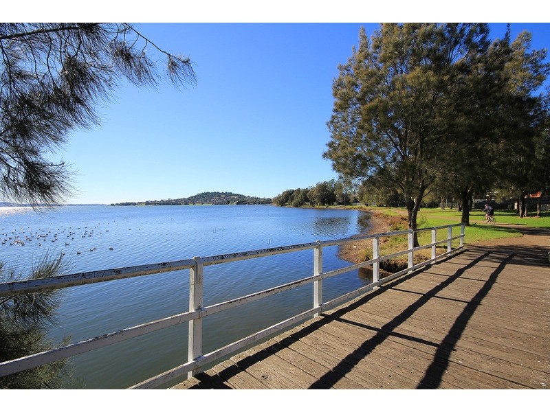 14 The Esplanade, Oak Flats NSW 2529