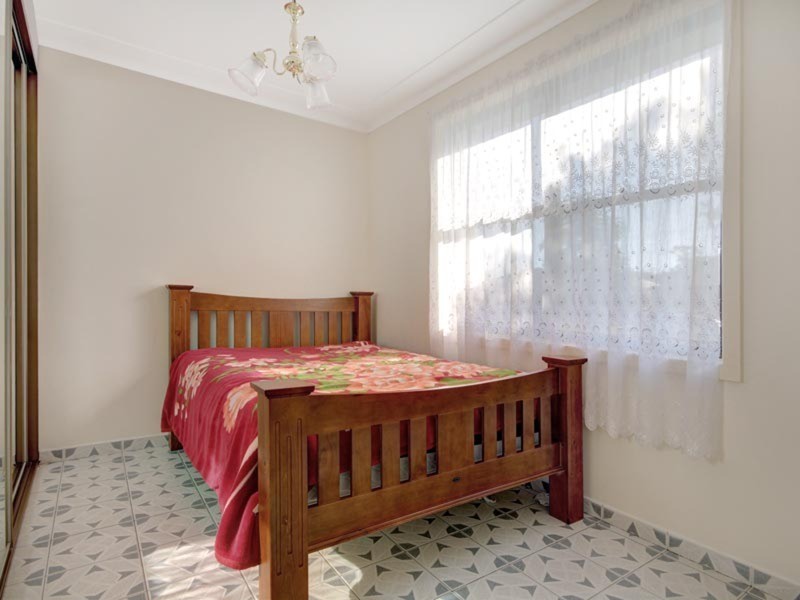 1 Barnes Street, Berkeley NSW 2506