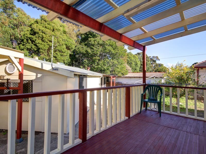 1 Barnes Street, Berkeley NSW 2506