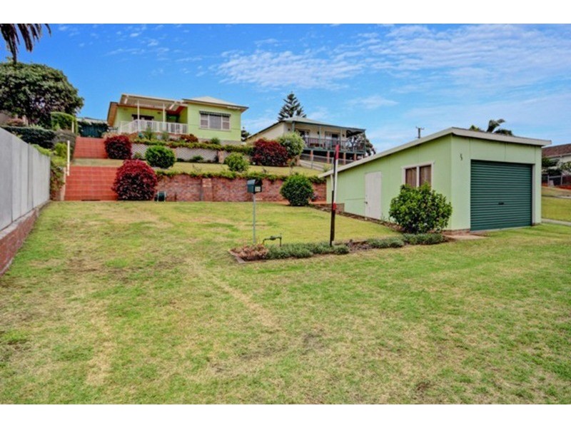 35 Lakeview  Parade, Primbee NSW 2502