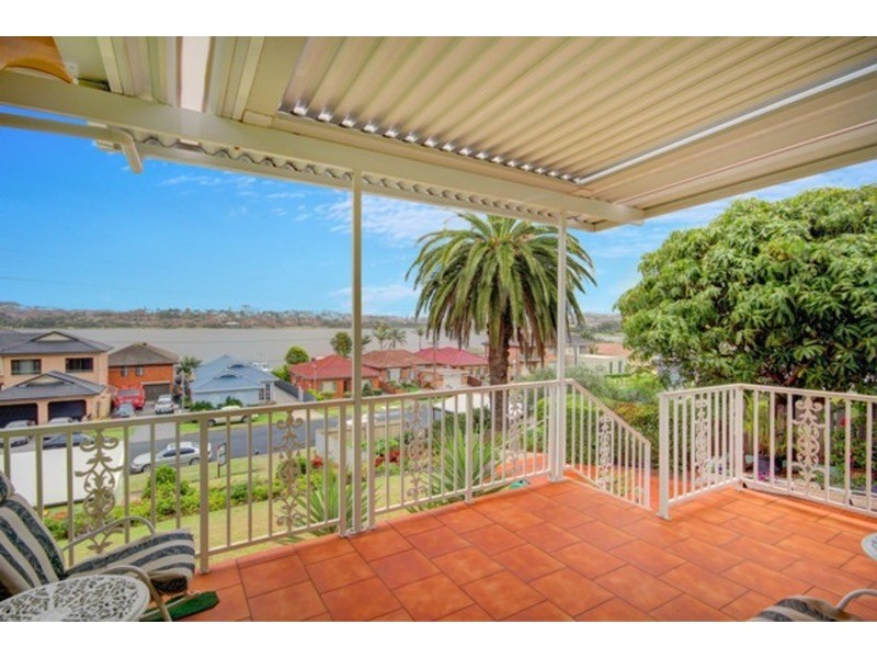 35 Lakeview  Parade, Primbee NSW 2502