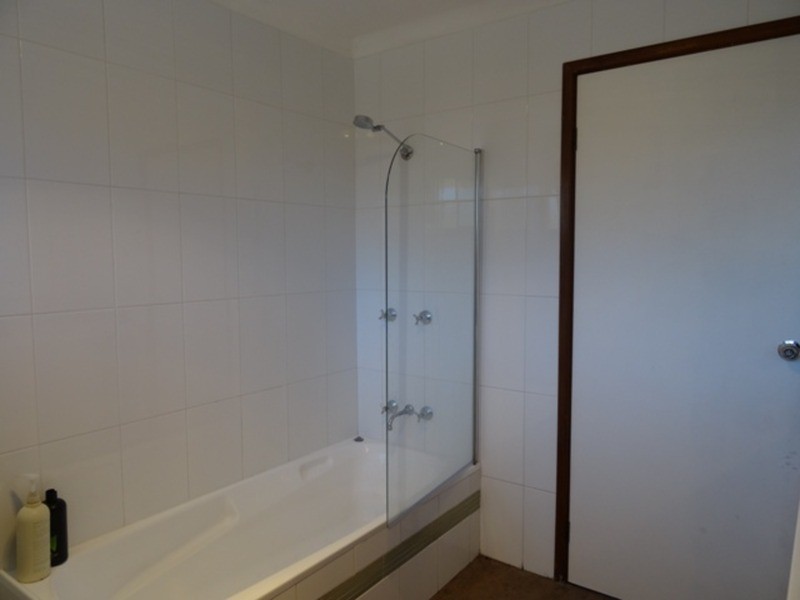 5 Lake Entrance Road, Warilla NSW 2528