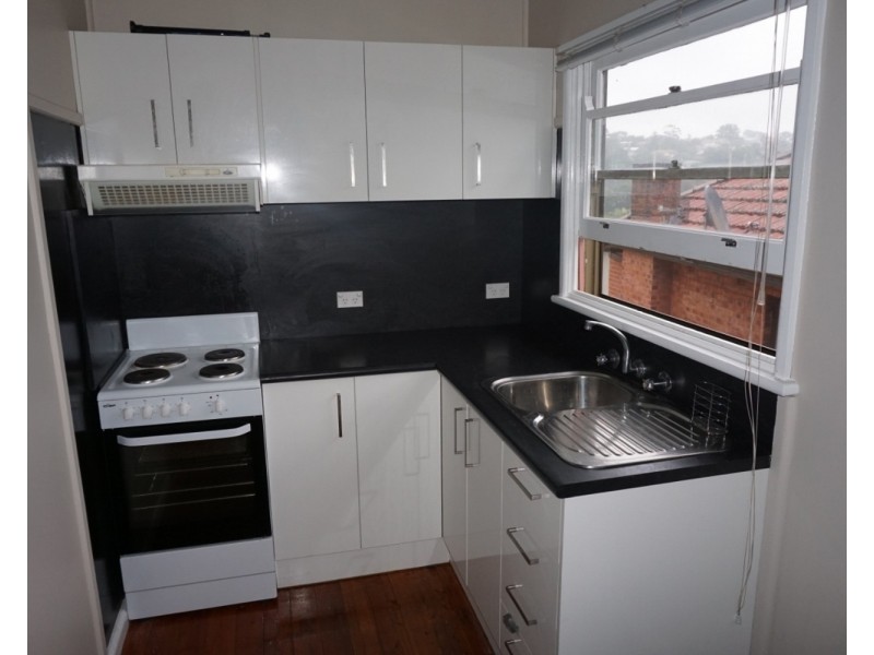 2/33 Stanleigh Crescent, West Wollongong NSW 2500