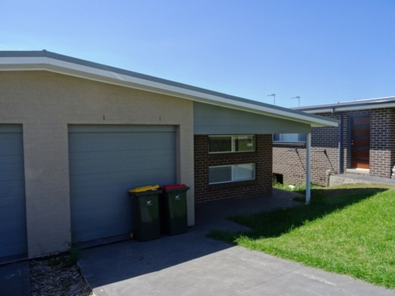 1/162 Shearwater  Drive, Lake Heights NSW 2502