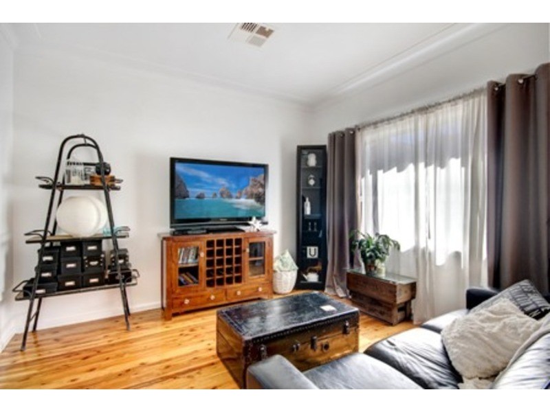 2 Cochrane Street, West Wollongong NSW 2500