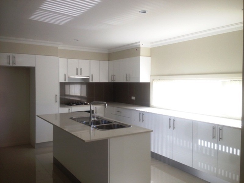 4 Elizabeth  Circuit, Flinders NSW 2529