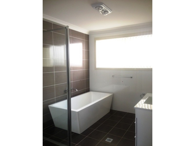 4 Elizabeth  Circuit, Flinders NSW 2529